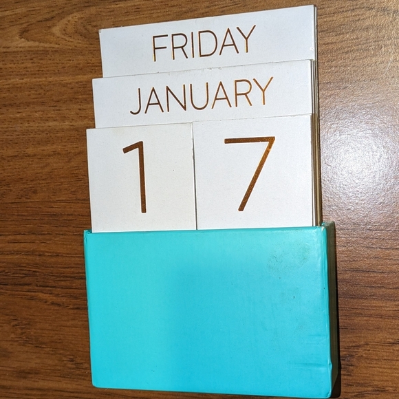 Desk Calendar Blue - Picture 2 of 3